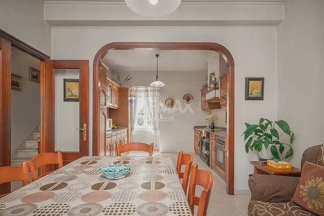 7 slaapkamer Villa te koop in A Pobra do Caramiñal met garage - € 340.000 (Ref: 9762297)