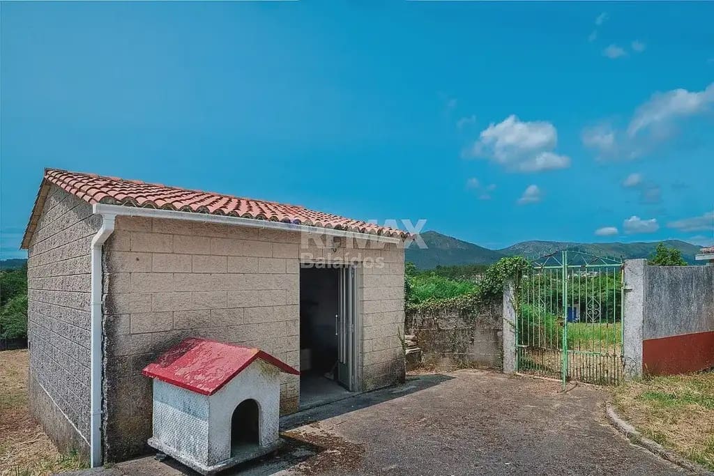 7 slaapkamer Villa te koop in A Pobra do Caraminal met garage - € 340.000 (Ref: 9762297)