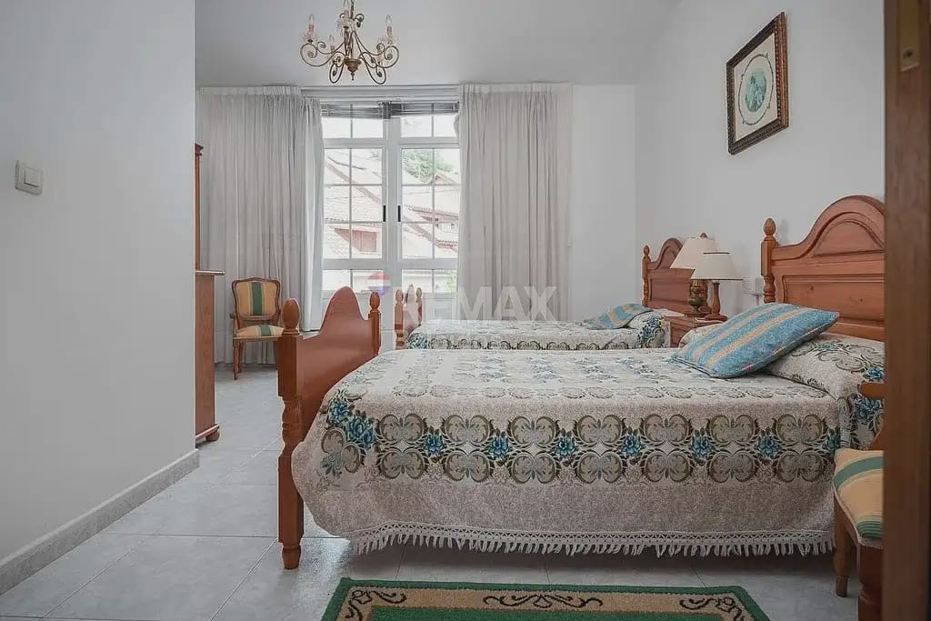 7 slaapkamer Villa te koop in A Pobra do Caraminal met garage - € 340.000 (Ref: 9762297)