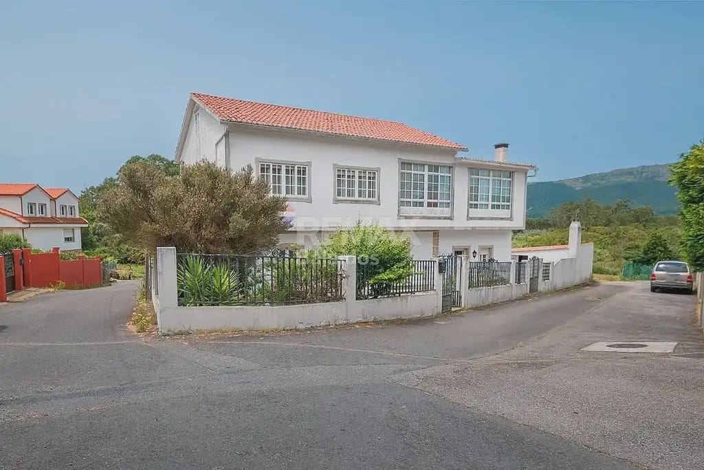 7 slaapkamer Villa te koop in A Pobra do Caraminal met garage - € 340.000 (Ref: 9762297)