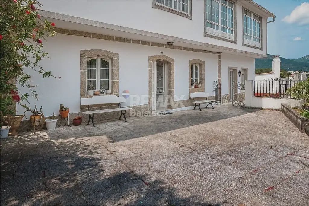 7 slaapkamer Villa te koop in A Pobra do Caraminal met garage - € 340.000 (Ref: 9762297)