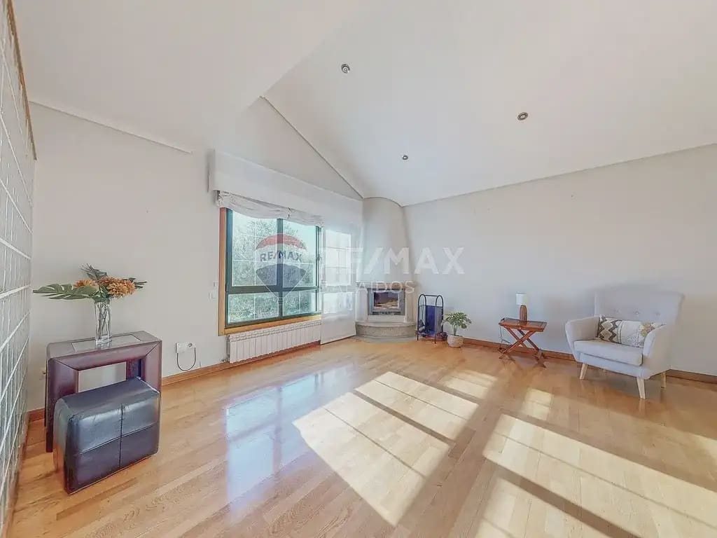 6 soverom Villa til salgs i Tui med svømmebasseng garasje - € 570 000 (Ref: 9762306)