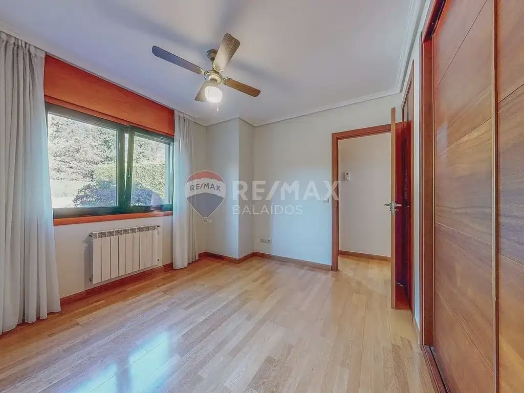 6 soverom Villa til salgs i Tui med svømmebasseng garasje - € 570 000 (Ref: 9762306)