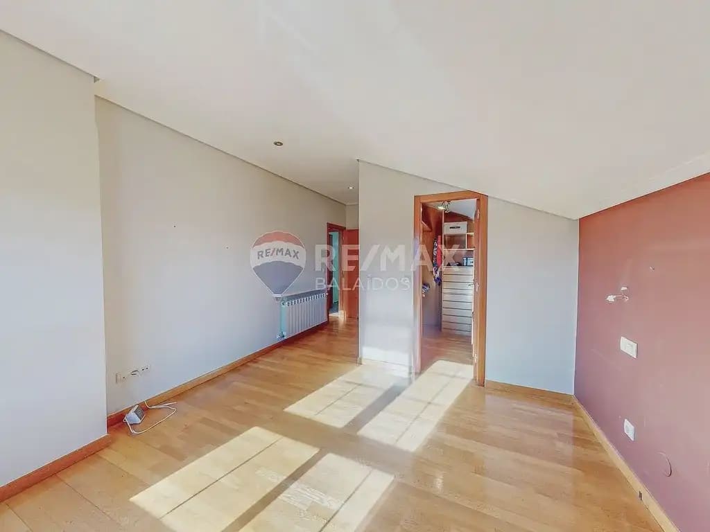 6 soverom Villa til salgs i Tui med svømmebasseng garasje - € 570 000 (Ref: 9762306)