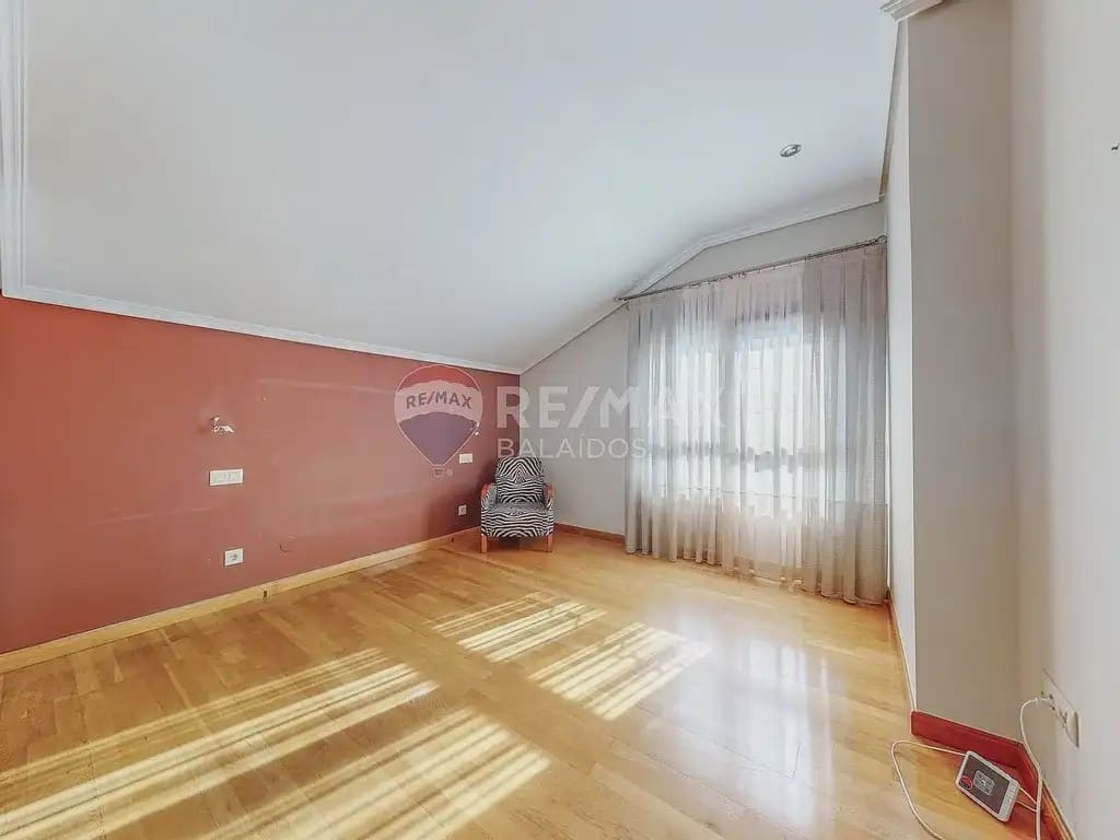 6 soverom Villa til salgs i Tui med svømmebasseng garasje - € 570 000 (Ref: 9762306)