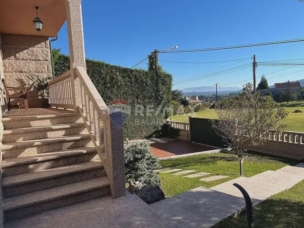 6 soverom Villa til salgs i Tui med svømmebasseng garasje - € 570 000 (Ref: 9762306)