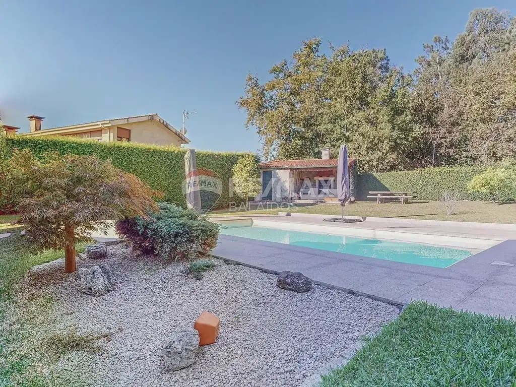 6 soverom Villa til salgs i Tui med svømmebasseng garasje - € 570 000 (Ref: 9762306)