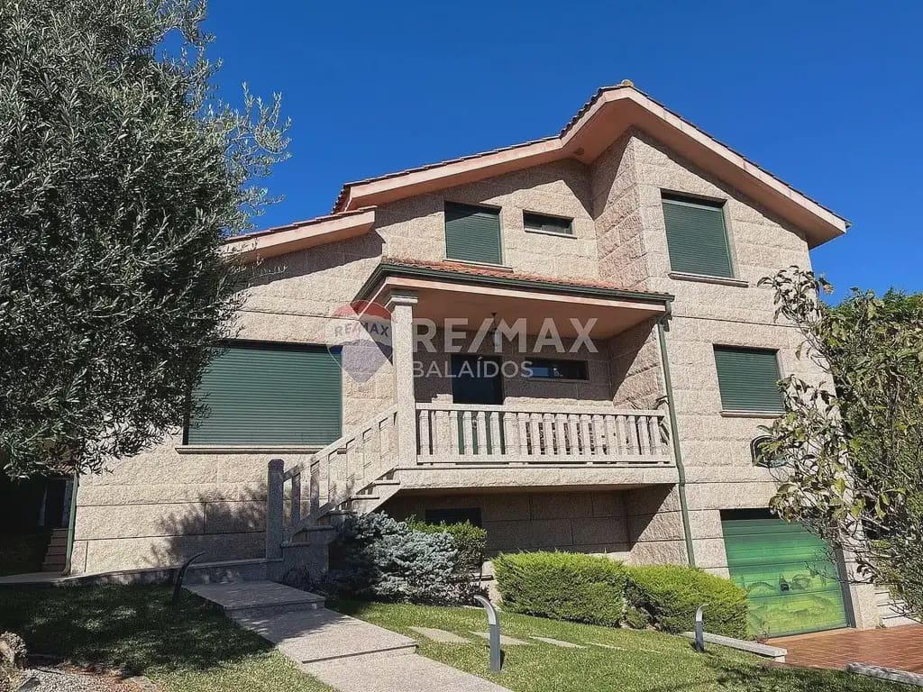 6 soverom Villa til salgs i Tui med svømmebasseng garasje - € 570 000 (Ref: 9762306)