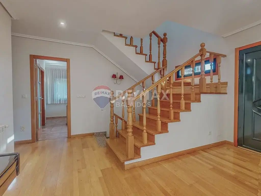 6 soverom Villa til salgs i Tui med svømmebasseng garasje - € 570 000 (Ref: 9762306)