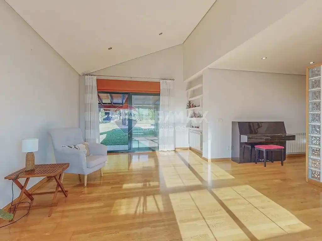 6 soverom Villa til salgs i Tui med svømmebasseng garasje - € 570 000 (Ref: 9762306)