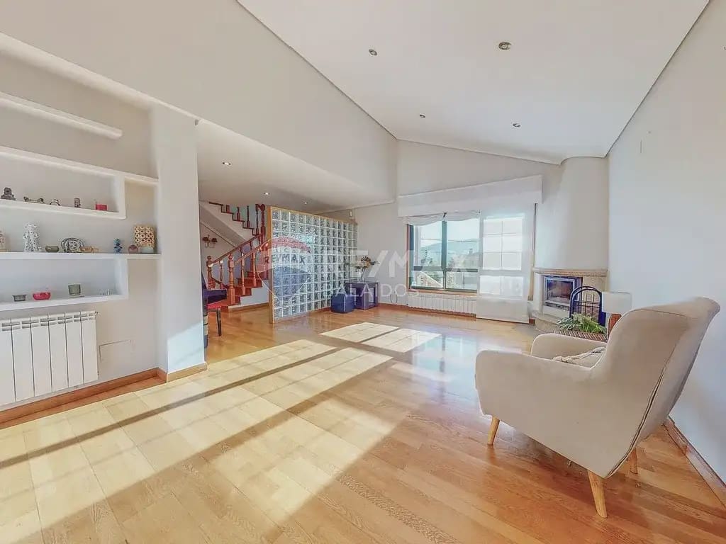 6 soverom Villa til salgs i Tui med svømmebasseng garasje - € 570 000 (Ref: 9762306)