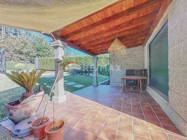 6 soverom Villa til salgs i Tui med svømmebasseng garasje - € 570 000 (Ref: 9762306)