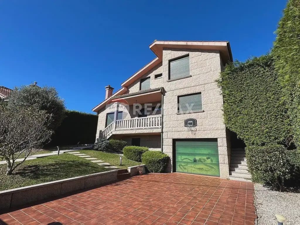 6 soverom Villa til salgs i Tui med svømmebasseng garasje - € 570 000 (Ref: 9762306)