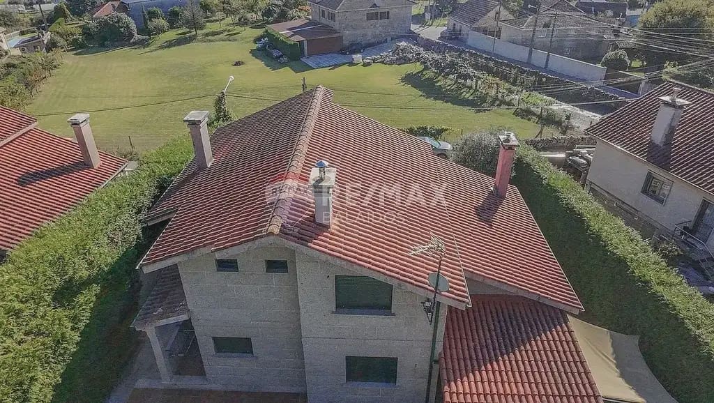 6 soverom Villa til salgs i Tui med svømmebasseng garasje - € 570 000 (Ref: 9762306)