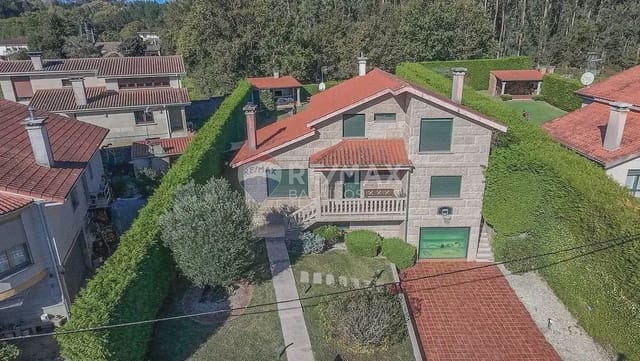 6 soverom Villa til salgs i Tui med svømmebasseng garasje - € 570 000 (Ref: 9762306)