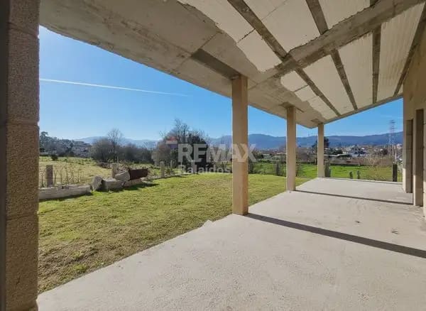 3 bedroom Villa for sale in O Porrino with garage - € 255,000 (Ref: 9762478)