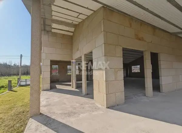 3 bedroom Villa for sale in O Porrino with garage - € 255,000 (Ref: 9762478)