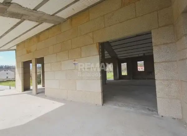 3 bedroom Villa for sale in O Porrino with garage - € 255,000 (Ref: 9762478)