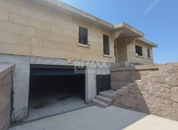 3 bedroom Villa for sale in O Porrino with garage - € 255,000 (Ref: 9762478)