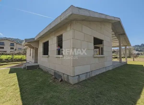 3 bedroom Villa for sale in O Porrino with garage - € 255,000 (Ref: 9762478)