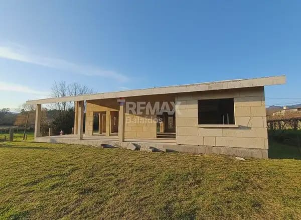 3 bedroom Villa for sale in O Porrino with garage - € 255,000 (Ref: 9762478)