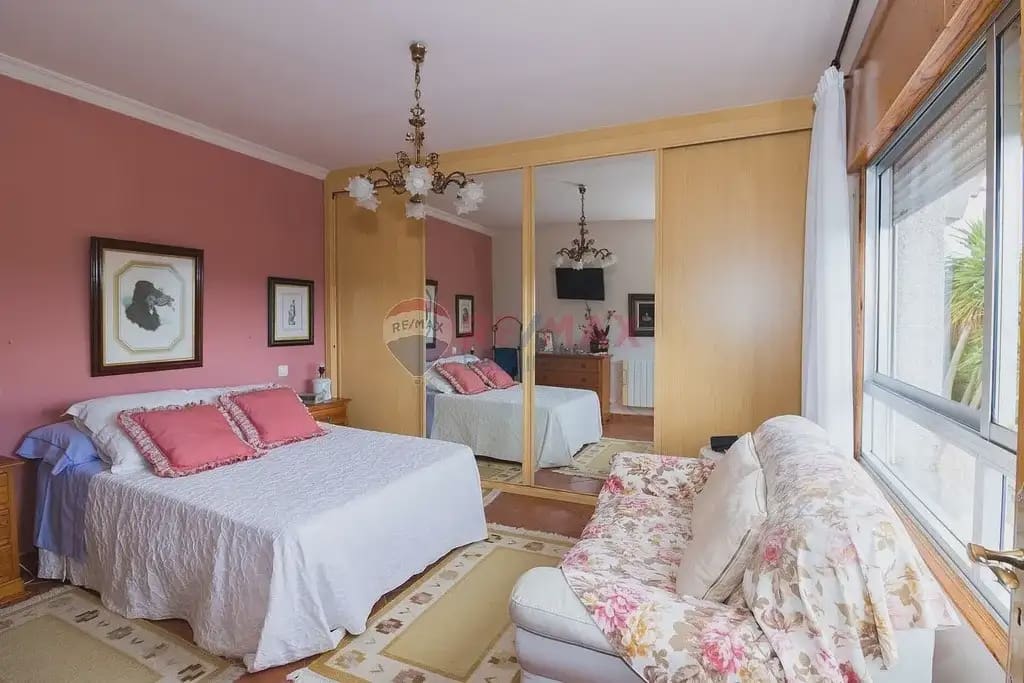 5 bedroom Villa for sale in As Neves with pool garage - € 295,000 (Ref: 9762479)