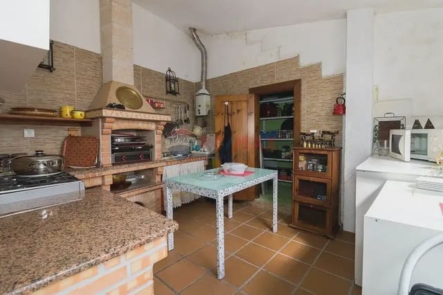 5 bedroom Villa for sale in As Neves with pool garage - € 295,000 (Ref: 9762479)