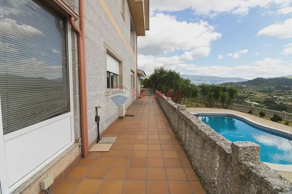 5 bedroom Villa for sale in As Neves with pool garage - € 295,000 (Ref: 9762479)