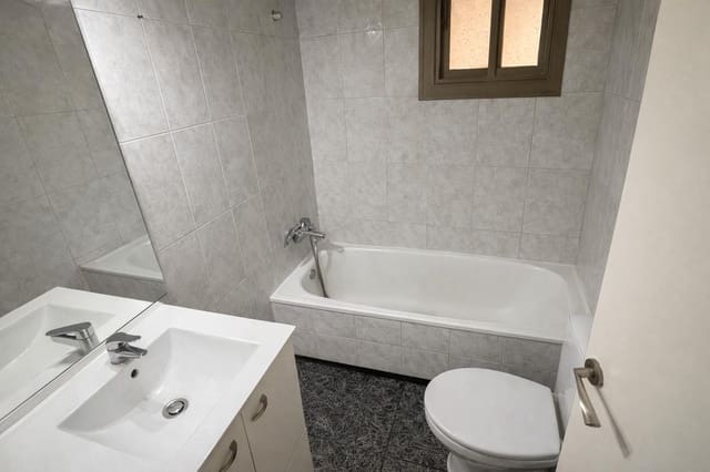 3 makuuhuone Asunto myytävänä paikassa Badalona - 115 000 € (Ref: 9908305)