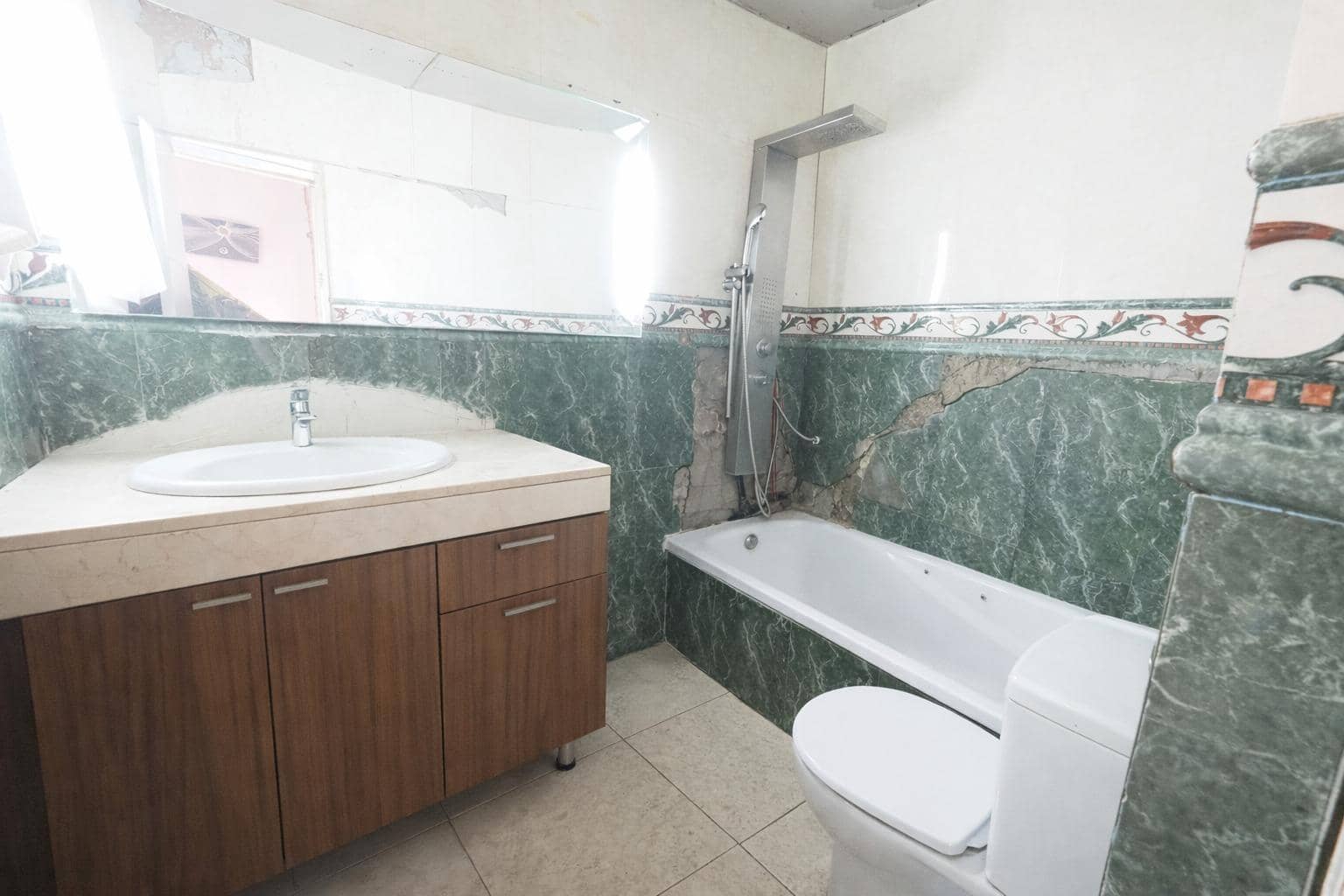 Casa de 4 habitaciones en Terrassa en venta - 185.000 € (Ref: 9908306)