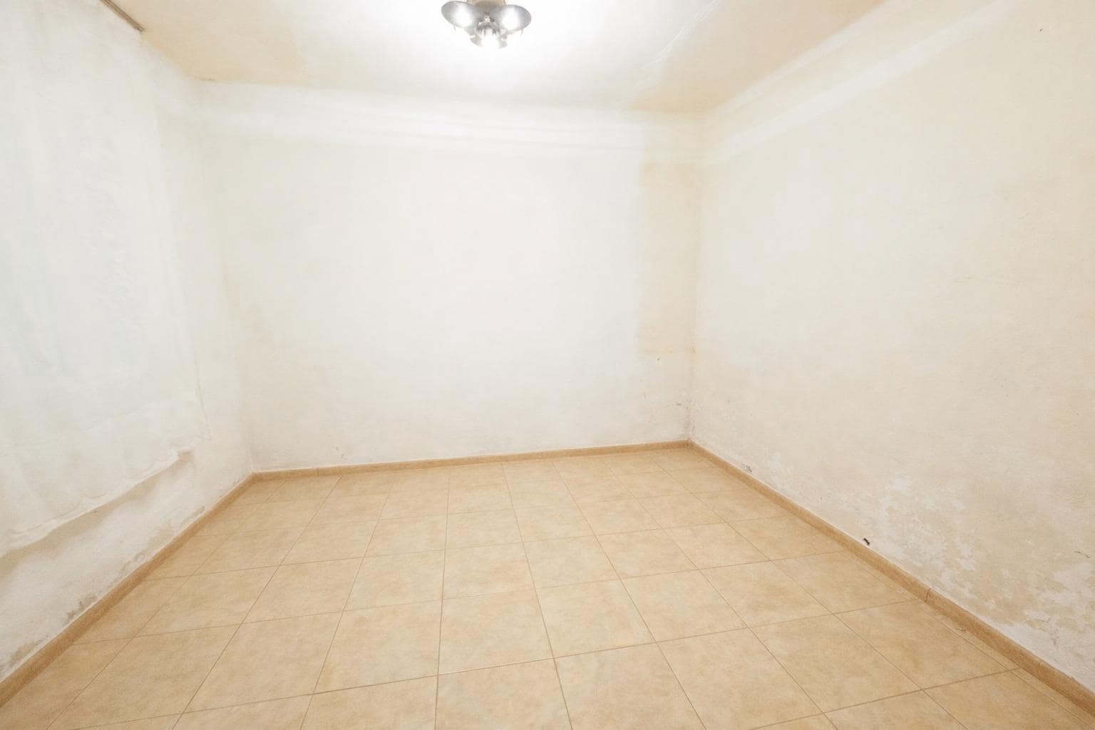 Casa de 4 habitaciones en Terrassa en venta - 185.000 € (Ref: 9908306)