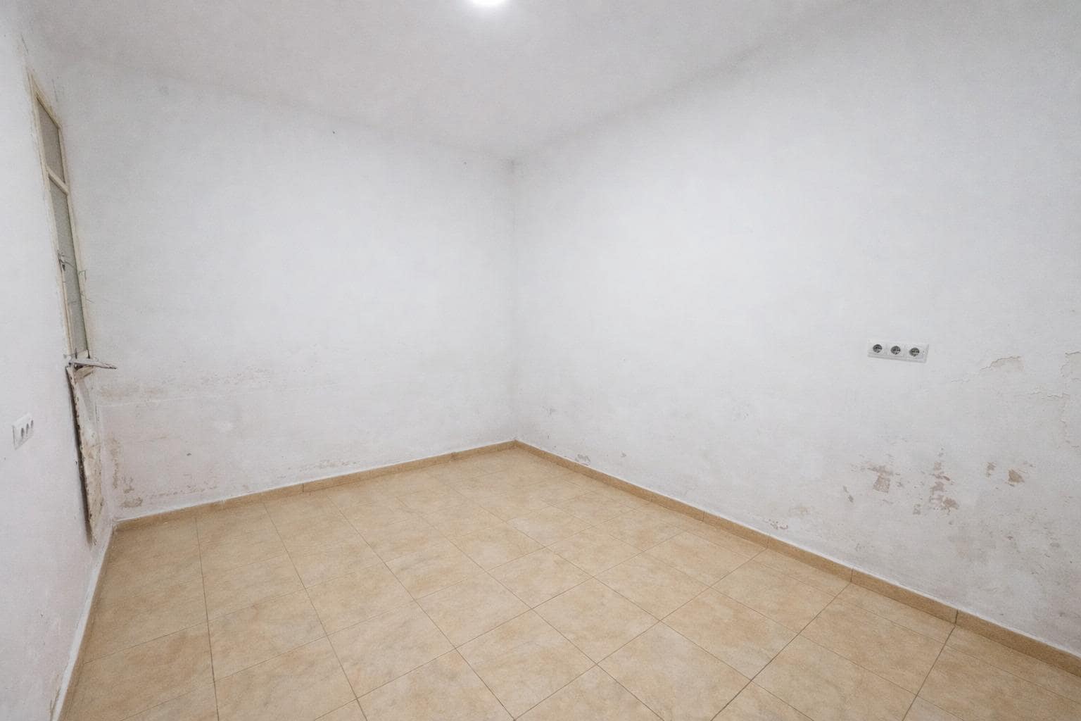 Casa de 4 habitaciones en Terrassa en venta - 185.000 € (Ref: 9908306)
