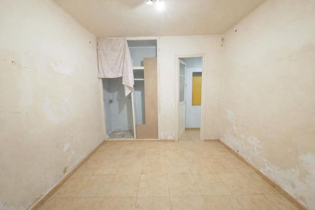 Casa de 4 habitaciones en Terrassa en venta - 185.000 € (Ref: 9908306)