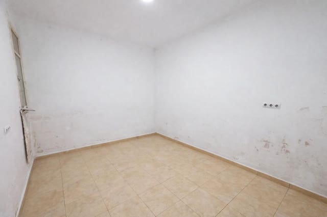 Casa de 4 habitaciones en Terrassa en venta - 185.000 € (Ref: 9908306)