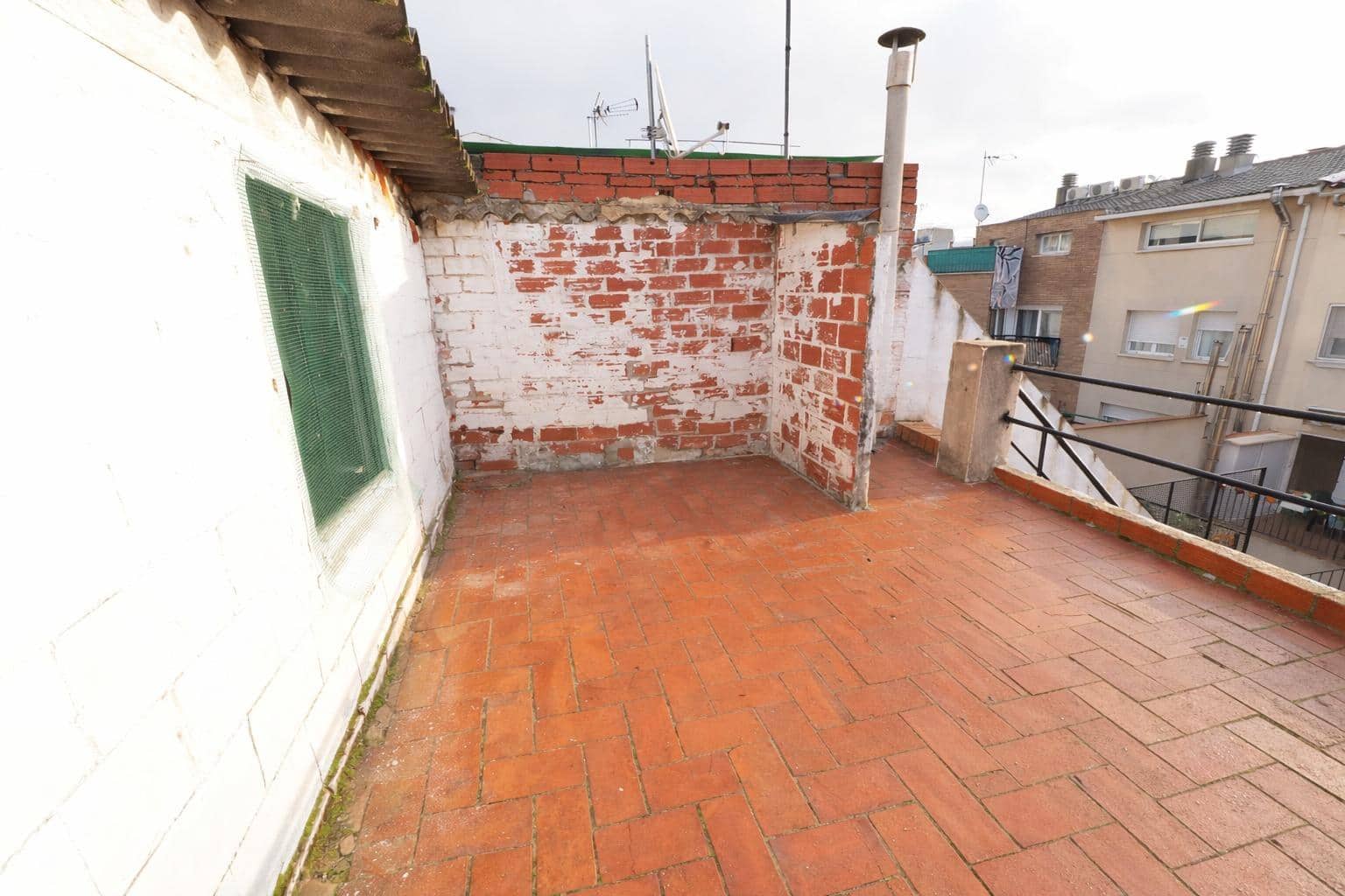 Casa de 4 habitaciones en Terrassa en venta - 185.000 € (Ref: 9908306)
