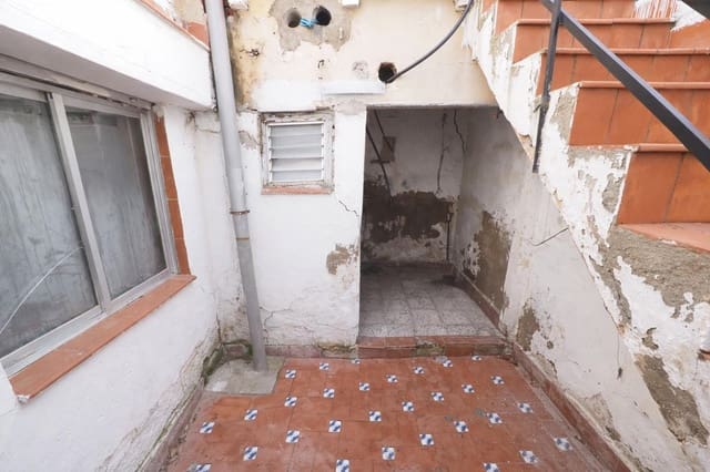 Casa de 4 habitaciones en Terrassa en venta - 185.000 € (Ref: 9908306)