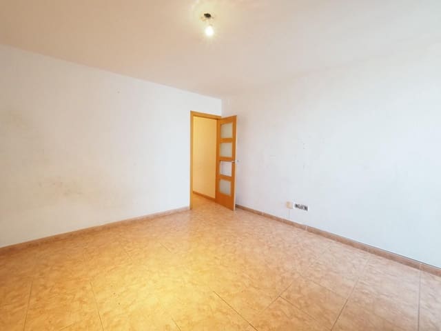 3 Zimmer Wohnung zu verkaufen in Terrassa - 124.000 € (Ref: 9908308)