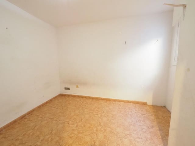 3 Zimmer Wohnung zu verkaufen in Terrassa - 124.000 € (Ref: 9908308)