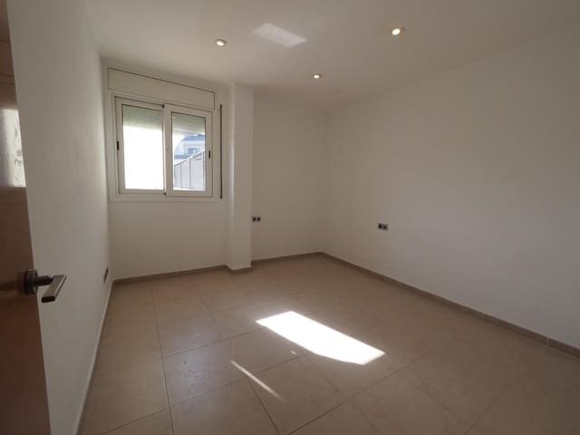 Piso de 2 habitaciones en Roda de Ter en venta - 100.000 € (Ref: 9908310)