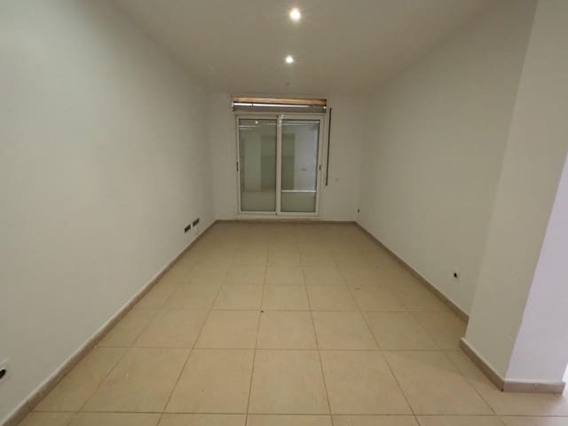 Piso de 2 habitaciones en Roda de Ter en venta - 100.000 € (Ref: 9908310)
