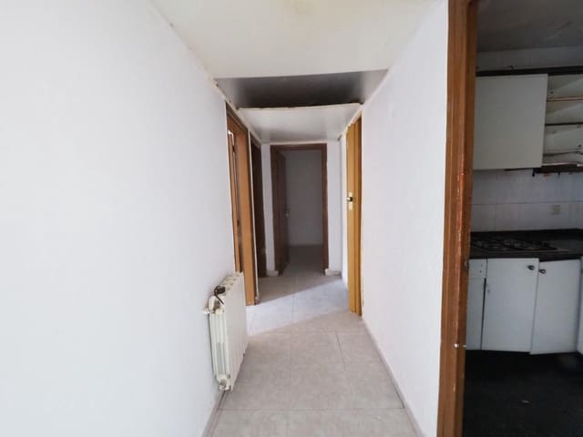 3 quarto Apartamento para venda em Sant Adrià de Besòs - 195 000 € (Ref: 9908311)