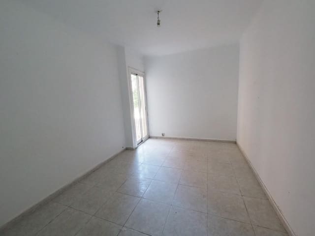 3 quarto Apartamento para venda em Sant Adrià de Besòs - 195 000 € (Ref: 9908311)