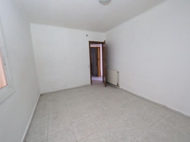 3 quarto Apartamento para venda em Sant Adrià de Besòs - 195 000 € (Ref: 9908311)