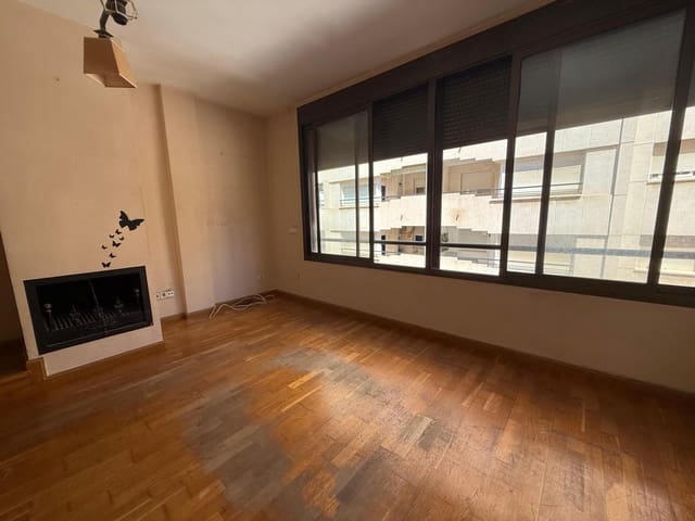 4 bedroom Flat for sale in Cambrils - € 192,000 (Ref: 9908312)