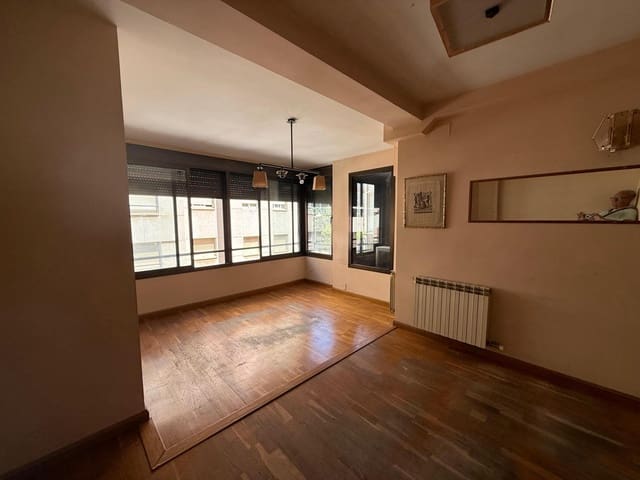 4 bedroom Flat for sale in Cambrils - € 192,000 (Ref: 9908312)