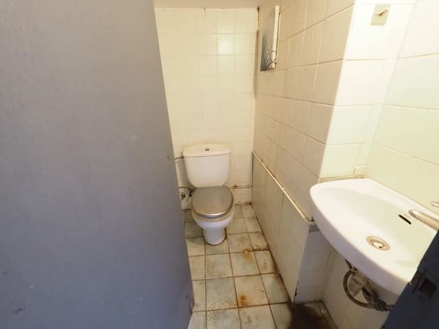 4 Zimmer Wohnung zu verkaufen in El Raval, Barcelona Stadt - 159.000 € (Ref: 9908317)