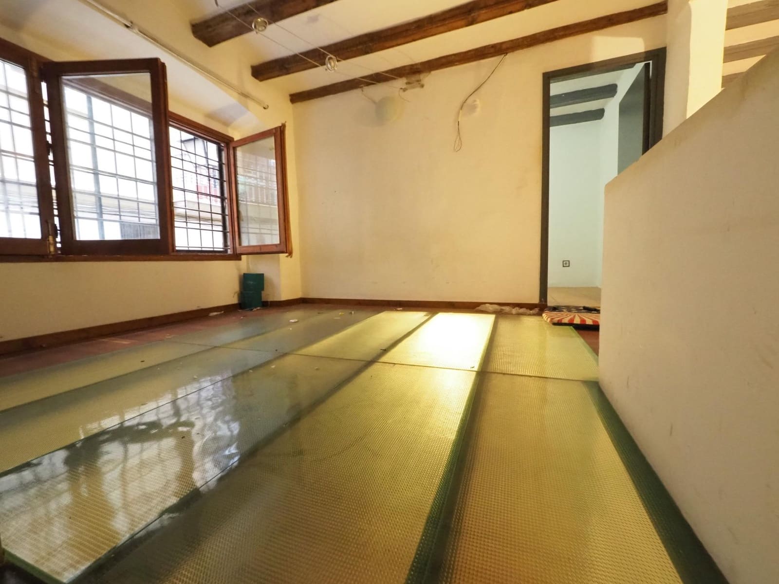 4 Zimmer Wohnung zu verkaufen in Barcelona Stadt - 159.000 € (Ref: 9908317)