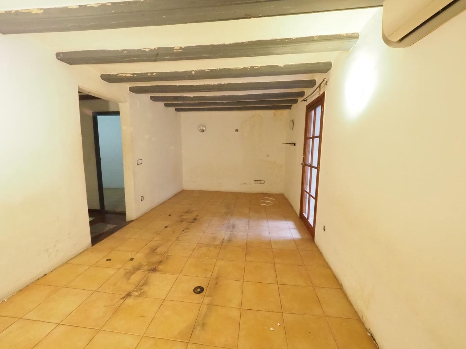 4 Zimmer Wohnung zu verkaufen in Barcelona Stadt - 159.000 € (Ref: 9908317)
