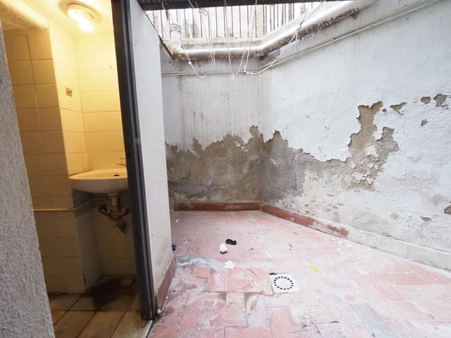 4 Zimmer Wohnung zu verkaufen in El Raval, Barcelona Stadt - 159.000 € (Ref: 9908317)