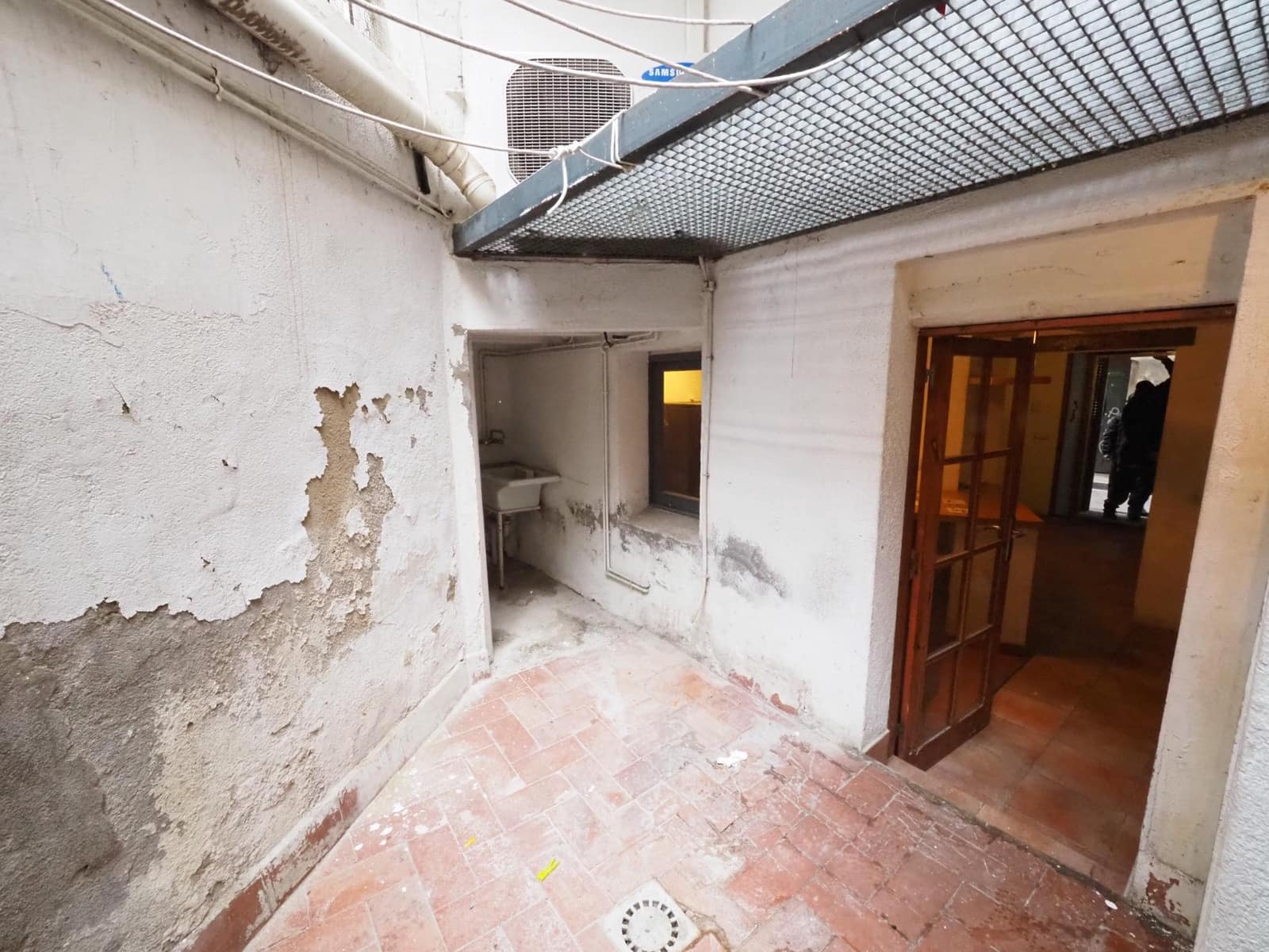 4 Zimmer Wohnung zu verkaufen in Barcelona Stadt - 159.000 € (Ref: 9908317)
